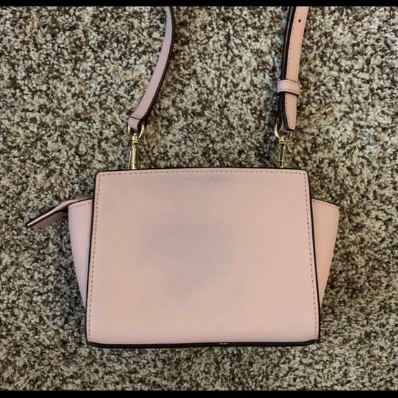 Authentic Michael Kors cross body purse! - Picture 3 of 4